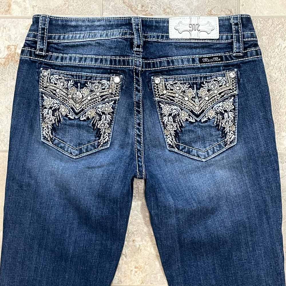 Miss Me Mid Rise Capri Jeans M3336P Medium Washed Blue Size 27